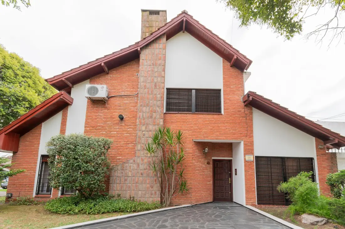 Casa de 3 dormitorios con garage doble en Adrogué, foto 3