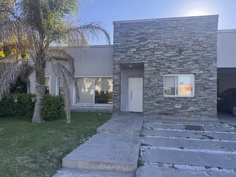 Casa amoblada con pileta en alquiler en Don Joaquín, Canning