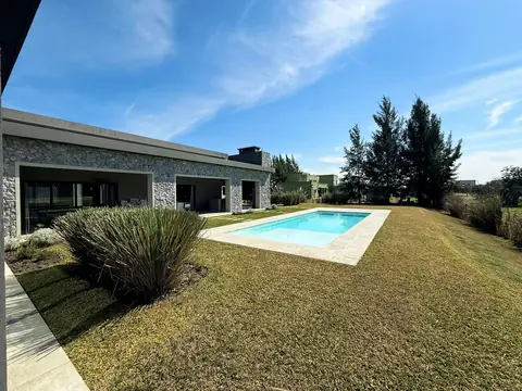 Casa de 6 dormitorios en Fincas de San Vicente, sector Golf